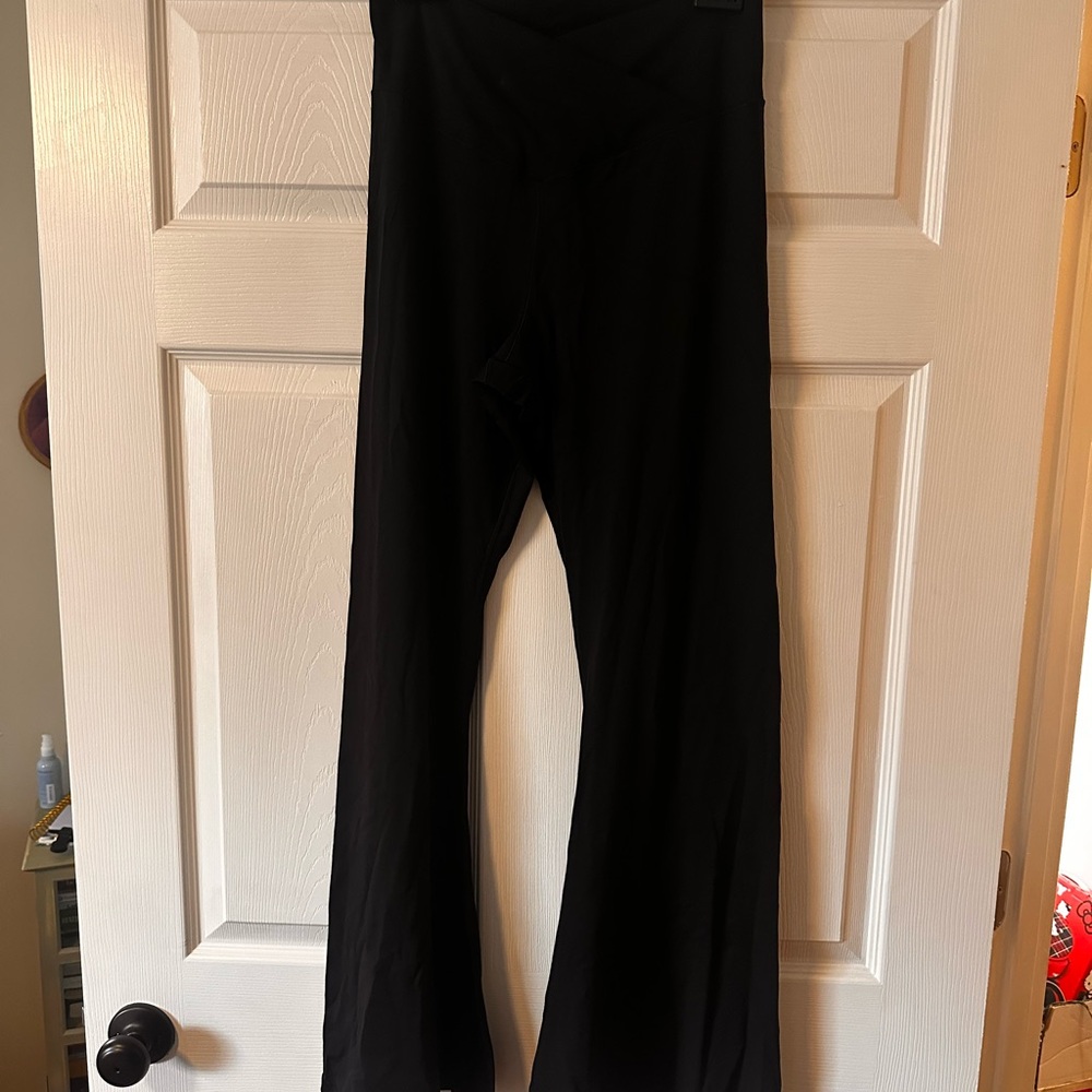 Amazon Women's Black flare Leggings